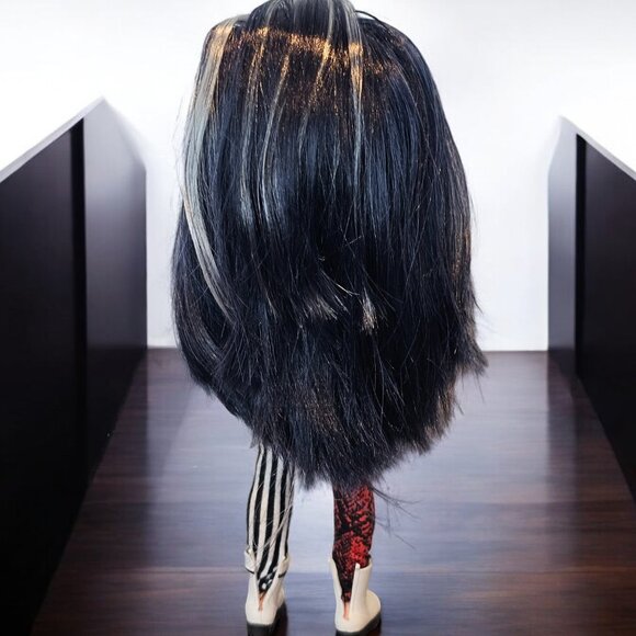 L.O.L. Surprise! O.M.G. Remix Rocker Boi Fashion Doll - Picture 2 of 11